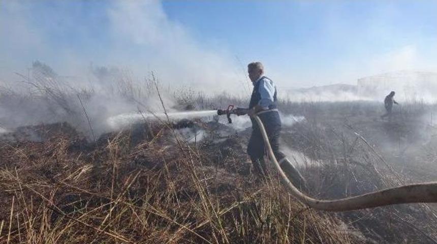 Seraların Ortasında  &Ccedil;ıkan Yangın &Uuml;reticileri Korkuttu