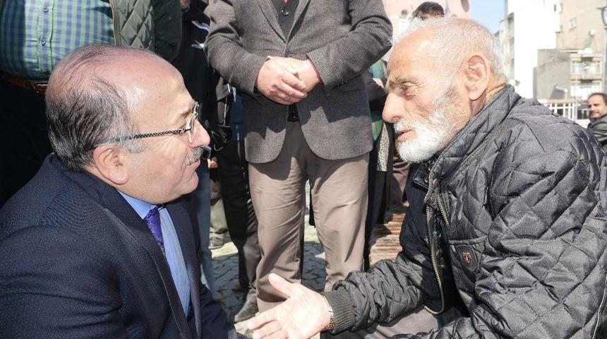 Başkan G&uuml;mr&uuml;k&ccedil;&uuml;oğlu Referandum &Ouml;ncesinde Durmak Bilmiyor