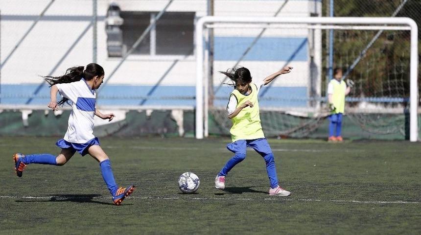 Oyuncular K&uuml;&ccedil;&uuml;k M&uuml;cadele B&uuml;y&uuml;k