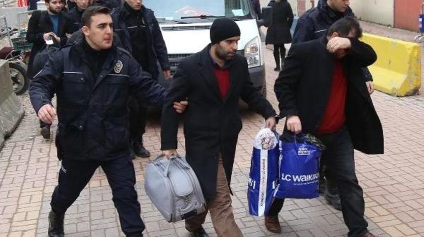 Kocaeli'de Fet&ouml; Ş&uuml;phelisi 15 Kişi Adliyede