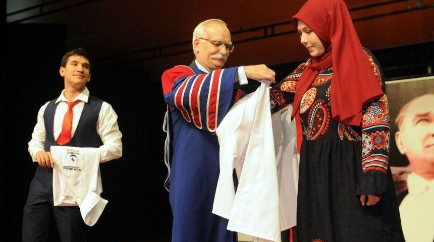 Sanko &Uuml;niversitesi Tıp Fak&uuml;ltesi &Ouml;ğrencileri Beyaz &Ouml;nl&uuml;k Giydi