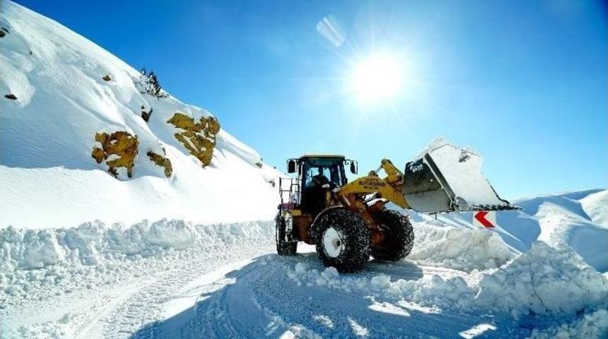 Malatya&rsquo;da Karla M&uuml;cadele &Ccedil;alışmaları S&uuml;r&uuml;yor