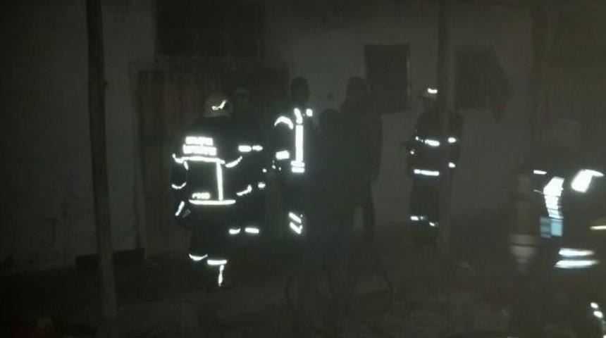Tek Katlı Evde &Ccedil;ıkan Yangın Korkuttu