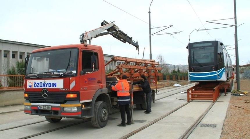 Kocaeli’de Dördüncü Tramvay Raylara İndirildi