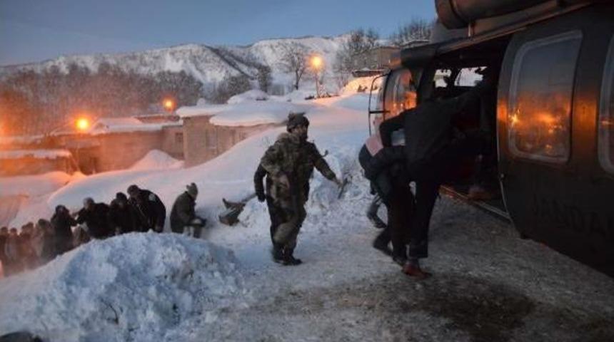 Bitlis'te Kadın Hasta Askeri Helikopterle Hastaneye Ulaştırıldı