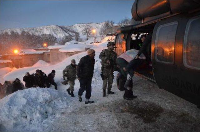 Bitlis'te Kadın Hasta Askeri Helikopterle Hastaneye Ulaştırıldı