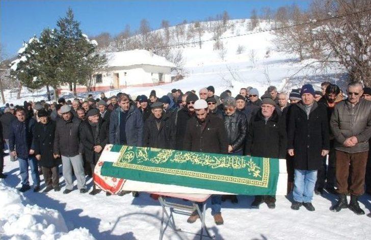 İstanbul’da Eşi Tarafından Öldürülen Sinem Toprağa Verildi G5