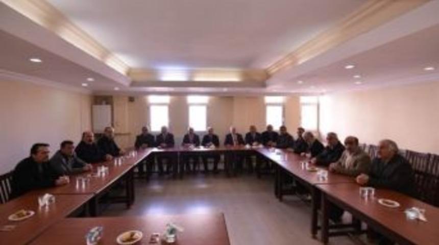 Vali Aktaş, Merkez Mahalle Muhtarları Derneğini Ziyaret Etti