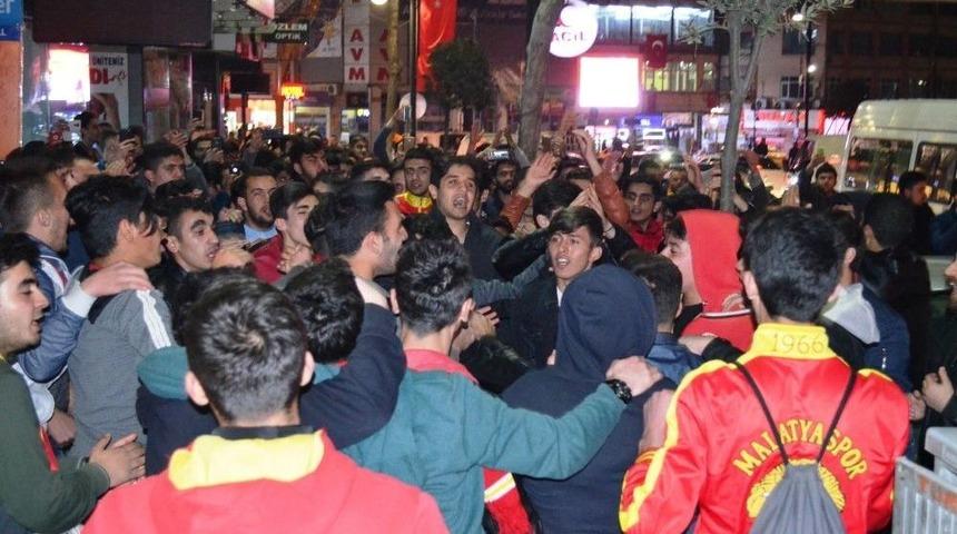 Malatyalı Taraftarlar Elazığ Galibiyetinin Sevincini Doyasıya Yaşadılar