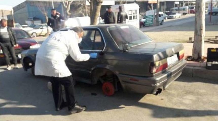 Tamirhane &Ouml;n&uuml;ndeki Otomobilin Lastikleri &Ccedil;alındı