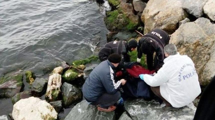 (&ouml;zel Haber) Zeytinburnu Sahilinde Kıyıya Kadın Cesedi Vurdu