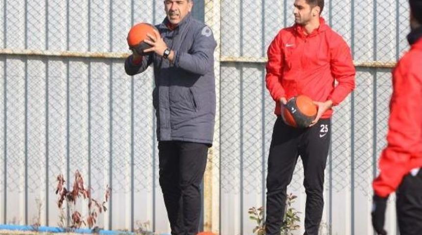 Manisaspor'da 2 Isim Kadro Şişkinliği Kurbanı