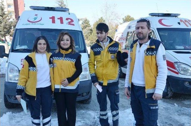 Kadın Ambulans Sürücüsünün Eğitiminden Geçiyorlar