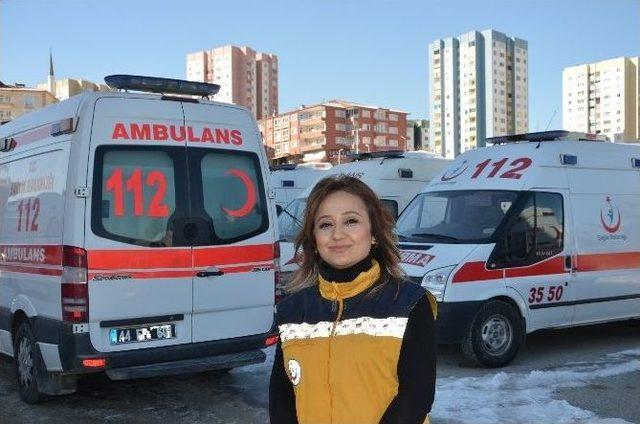 Kadın Ambulans Sürücüsünün Eğitiminden Geçiyorlar