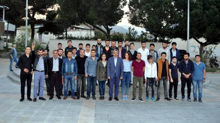 Eski &Uuml;lk&uuml;c&uuml;ler; &ldquo;cumhurun Patron Olması İ&ccedil;in &lsquo;evet&rsquo; Diyoruz&rdquo;