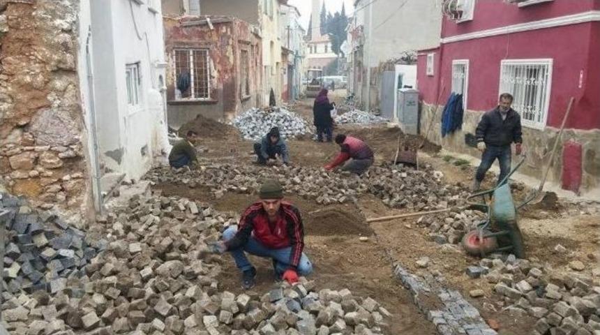 Ayvalık&rsquo;ta Yol Onarım &Ccedil;alışmaları S&uuml;r&uuml;yor