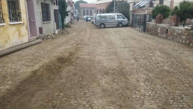 Ayvalık’ta Yol Onarım Çalışmaları Sürüyor