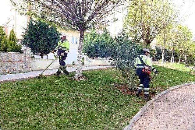 Şehitkamil’deki Parklarda Hummalı Çalışma