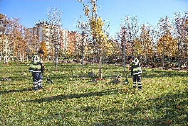 Şehitkamil’deki Parklarda Hummalı Çalışma