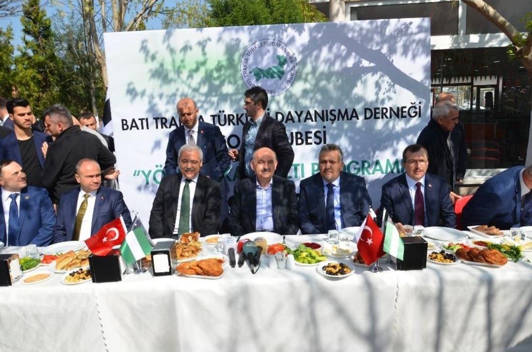 Bakan M&uuml;ezzinoğlu Vatandaşa Sigarayı Bıraktırdı