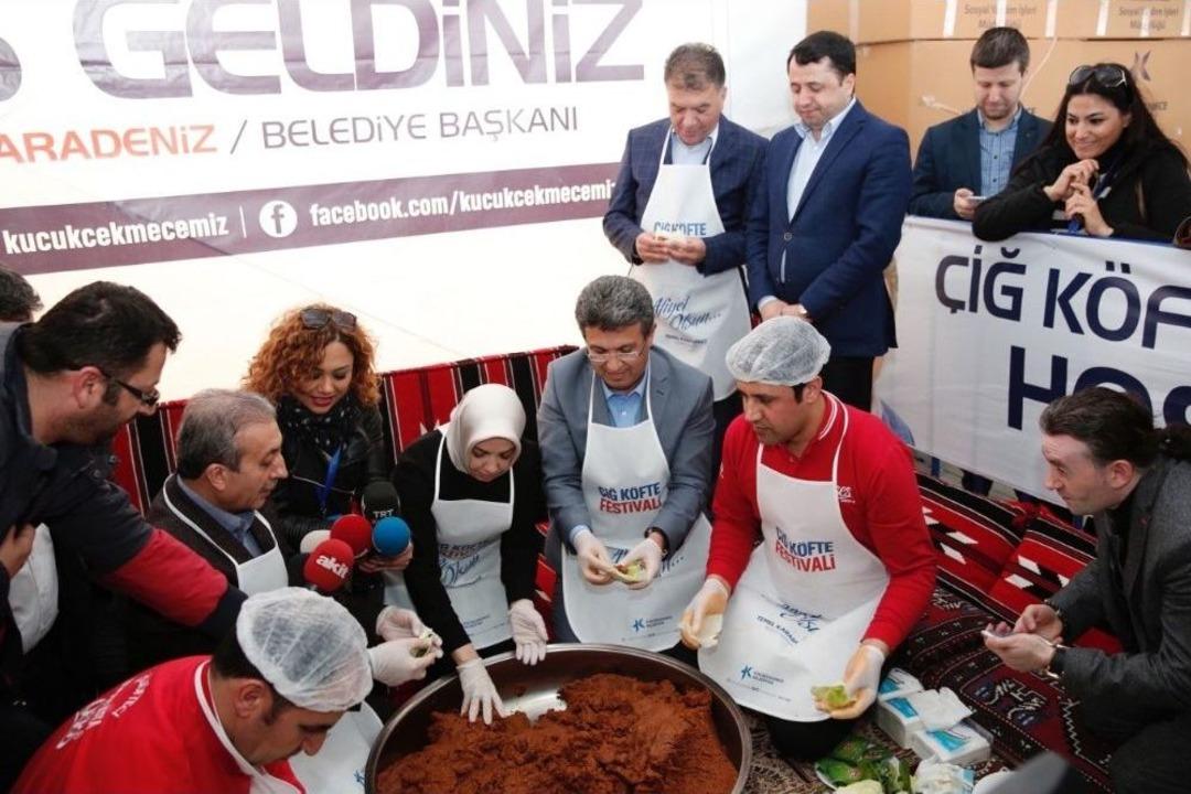 K&uuml;&ccedil;&uuml;k&ccedil;ekmece&rsquo;de 12 Bin Kişiye &Ccedil;iğ K&ouml;fte Dağıtıldı