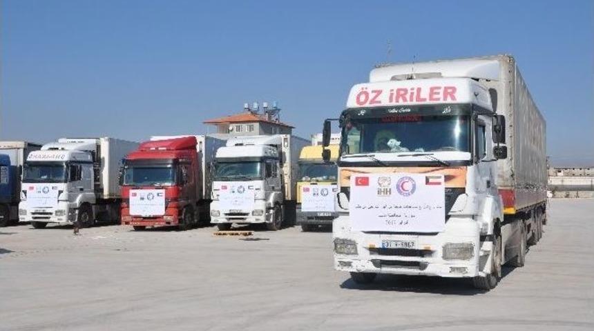 İhh Ve Kuveyt Kızılayı&rsquo;ndan Suriye&rsquo;ye 15 Tırlık Yardım