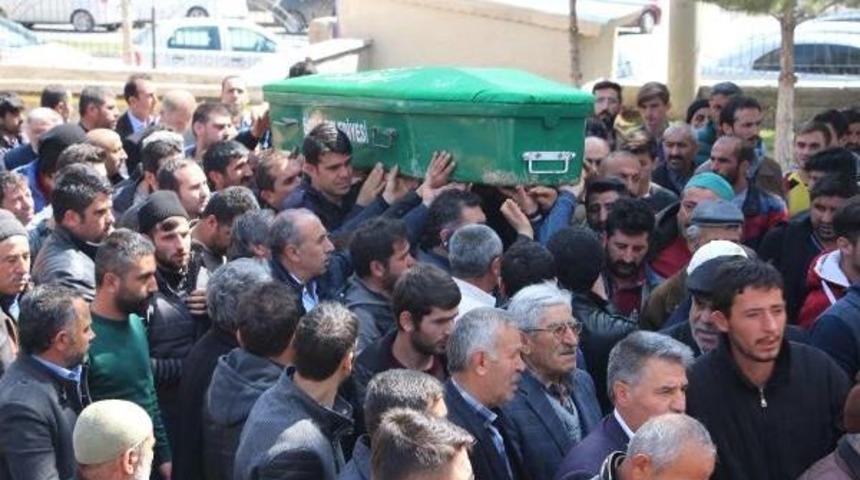 Mermer Bloklar Arasında Sıkışıp &Ouml;len 2 Iş&ccedil;i Toprağa Verildi