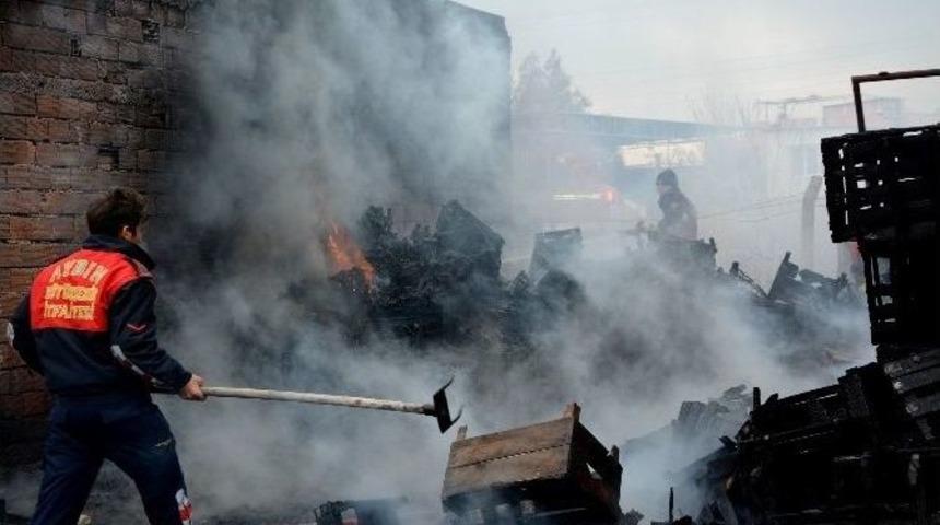 S&ouml;ke Meyve Sebze Halinde Yangın