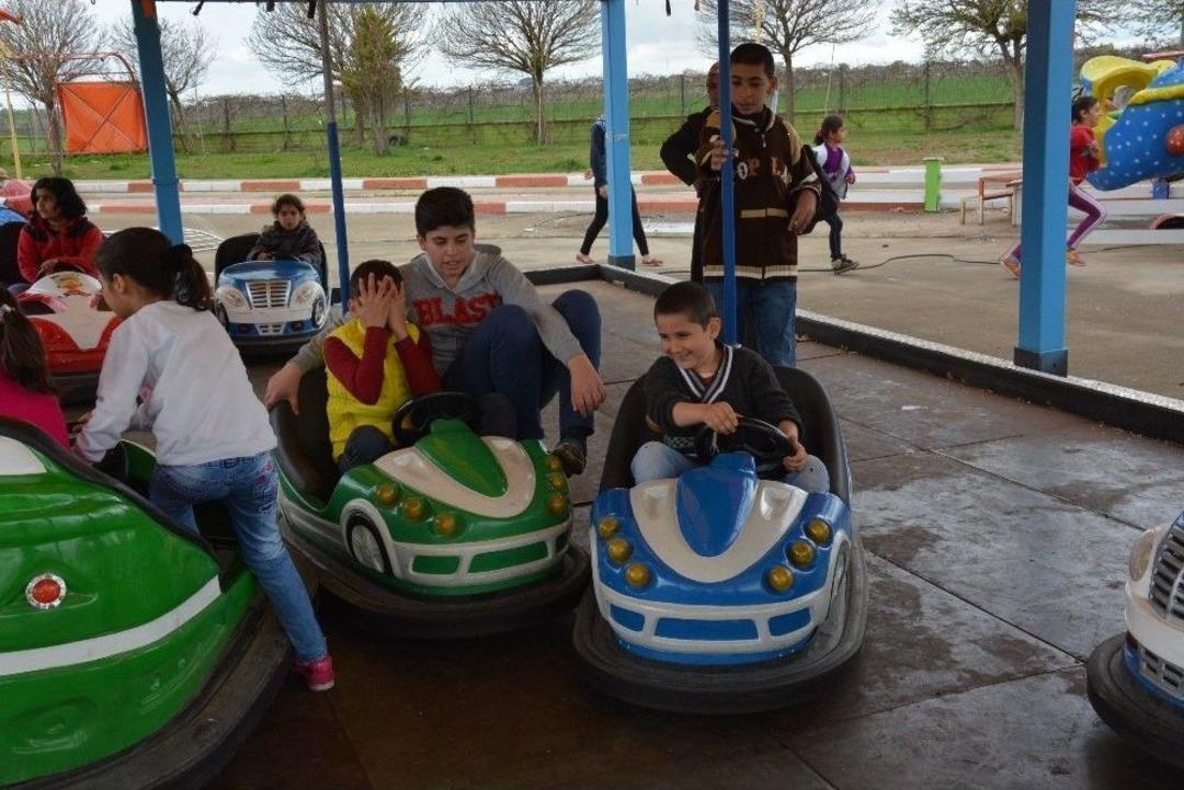 Yetim &Ccedil;ocuklar G&ouml;n&uuml;llerince Eğlendi