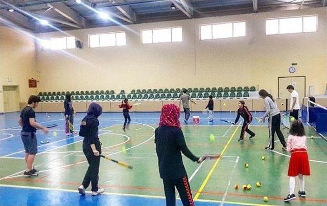 “tatil Coşkun, Spor Tutkun Olsun” Kurslarına Devam Ediliyor