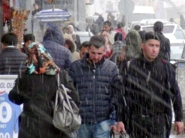 Erzurum'a Kar, Ağrı'ya Dolu Yağdı