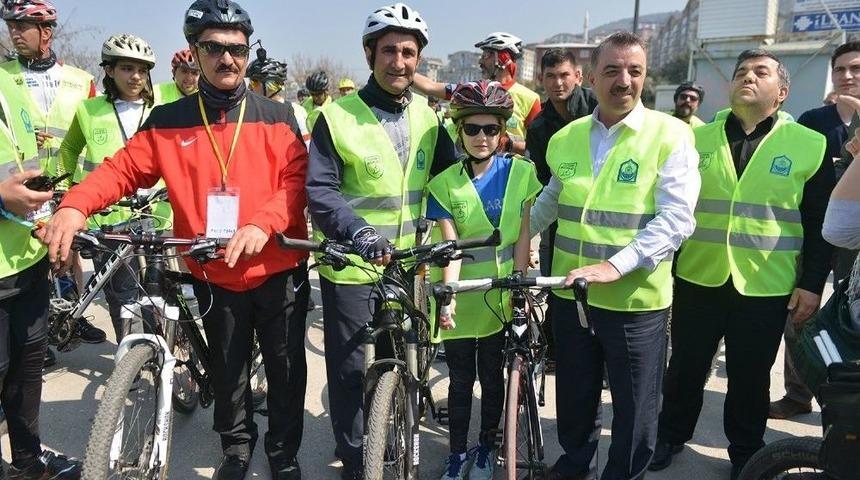 Başkan Edebali Pedal &Ccedil;evirerek Yıldırımlıları Sağlıklı Hayata Davet Etti