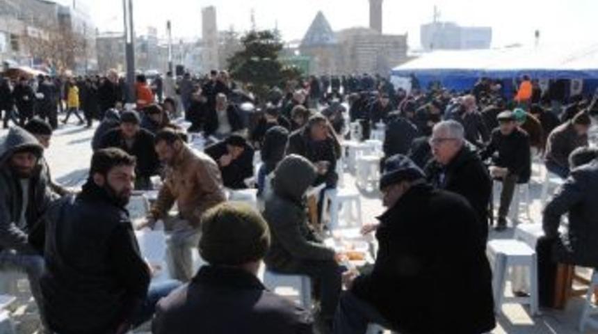 Geleneksel Ahi Pilavı Dağıtımı Yapıldı