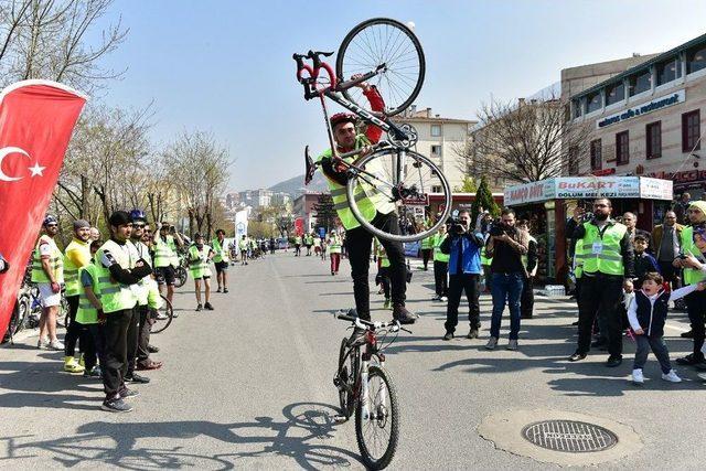 Başkan Edebali Pedal Çevirerek Yıldırımlıları Sağlıklı Hayata Davet Etti