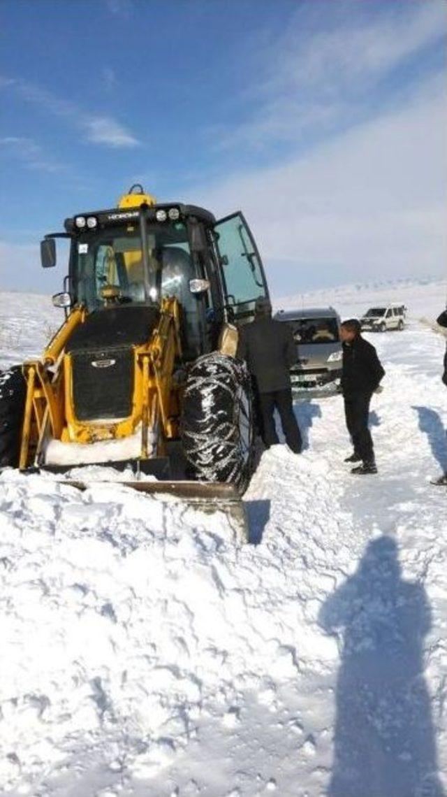 Özalp’ta Mahsur Kalan 83 Araç Kurtarıldı