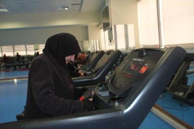 Suriyeli Kadınlar, Fitness Ile Savaş Travmasını Unutuyor