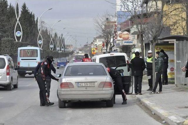 Sakarya’da Şüpheli Araçlar Didik Didik Aranıyor