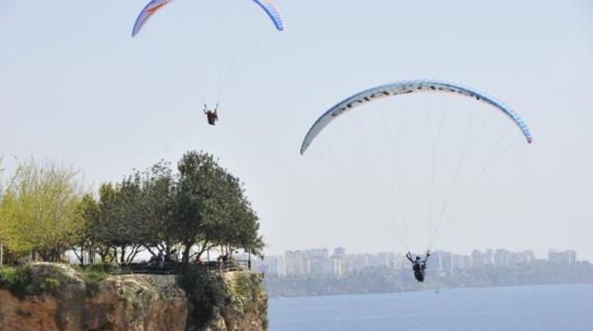 Otizmli &Ccedil;ocukların Yama&ccedil; Paraş&uuml;t&uuml; Mutluluğu