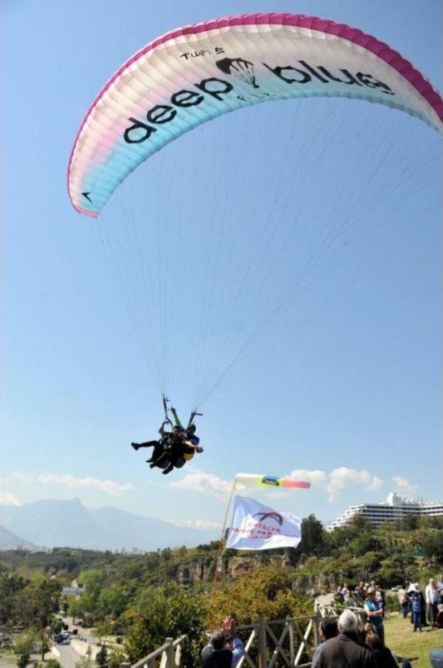 Otizmli &Ccedil;ocukların Yama&ccedil; Paraş&uuml;t&uuml; Mutluluğu 1