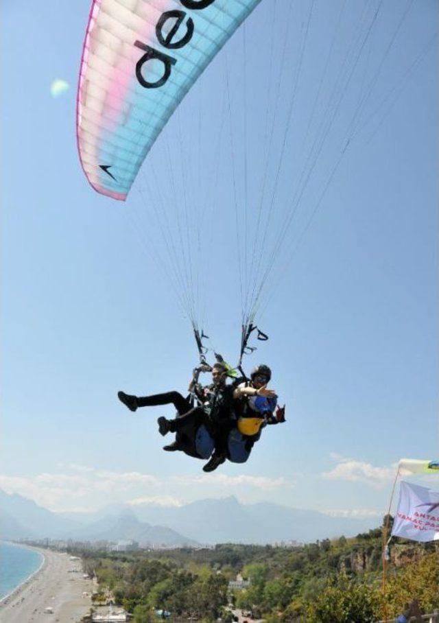 Otizmli &Ccedil;ocukların Yama&ccedil; Paraş&uuml;t&uuml; Mutluluğu 2