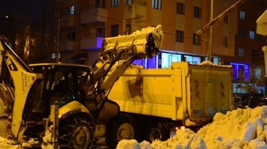 Hizan Belediyesinden Karla M&uuml;cadele &Ccedil;alışmaları