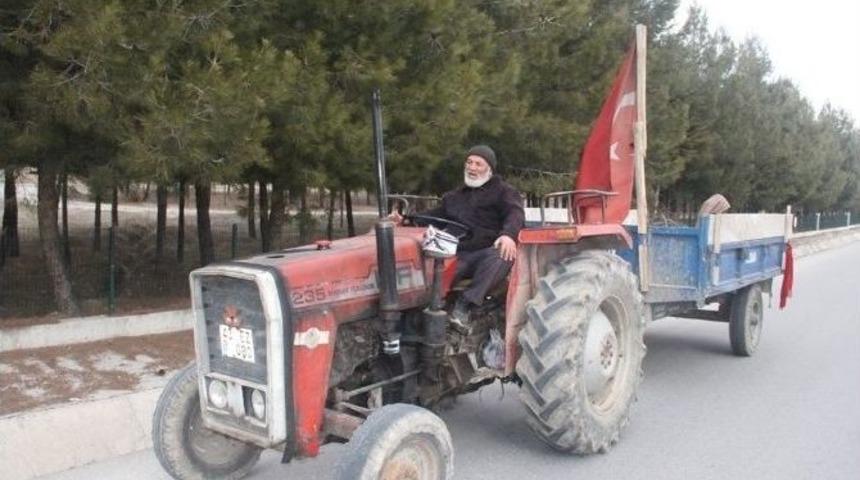 Trakt&ouml;r&uuml;nden Bayrağı Hi&ccedil; İndirmedi