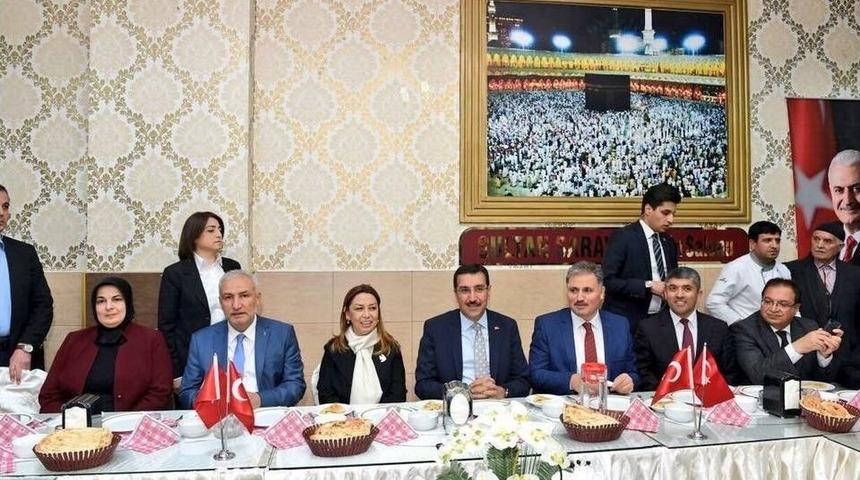 Minib&uuml;s&ccedil;&uuml;ler, Sorunlarını Bakan T&uuml;fen&ccedil;i&rsquo;ye İletti