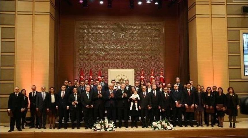 Sa&uuml; &Ouml;ğretim &Uuml;yesi Prof. Dr. Ayhan Bilim &Ouml;d&uuml;l&uuml;&rsquo;n&uuml; Cumhurbaşkanlığı K&uuml;lliyesi&rsquo;nde Aldı