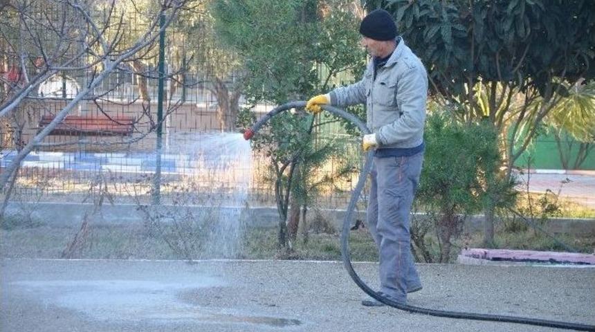 Kuşadası Belediyesi Okulların Eksiklerini Gideriyor