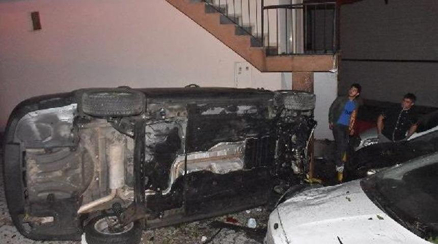 Sinop'ta Park Halindeki 4 Araca &Ccedil;arpan Otomobilin S&uuml;r&uuml;c&uuml;s&uuml; Yaralandı