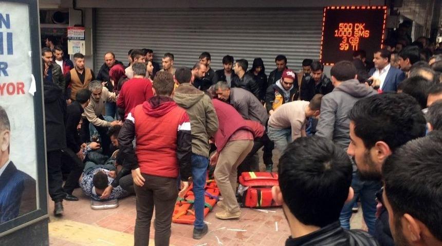 Van&rsquo;da Silahlı Bı&ccedil;aklı Kavga: 4 Yaralı