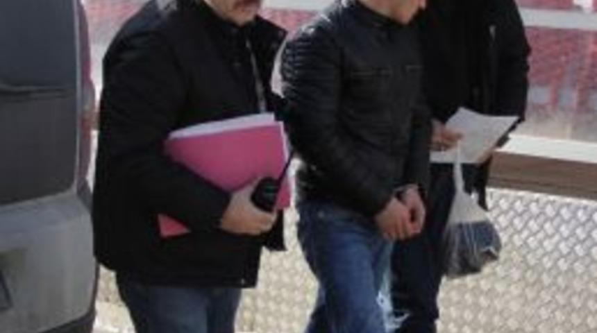 Bı&ccedil;aklanan Kızı Kurtarmak İsteyen Genci Boynundan Bı&ccedil;aklayan Tutuklandı