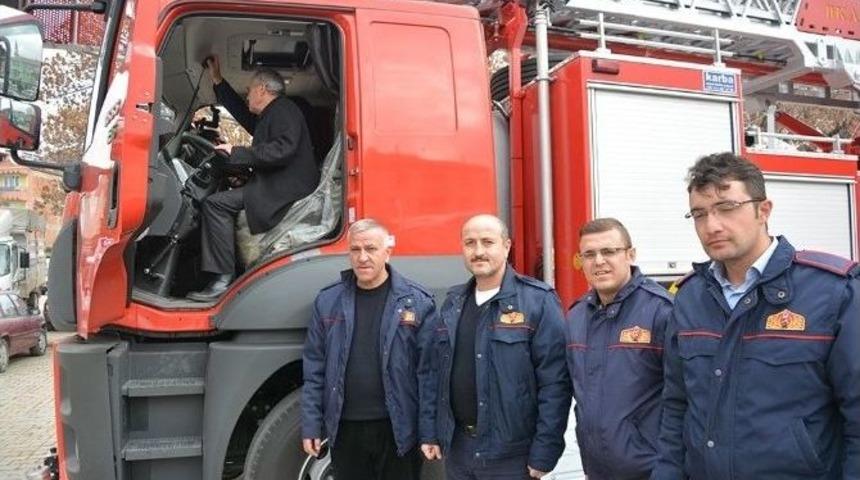 Dinar Belediyesi Yeni İtfaiye Aracı Aldı