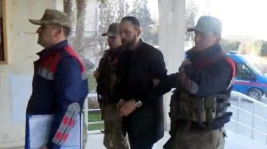 Cumhurbaşkanı'na Hakaret Ve Ter&ouml;r&uuml; &Ouml;vmekten Tutuklandı